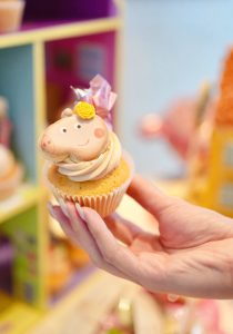 peppa pig 生日派對訂製生日蛋糕生日cupcake生日糖霜曲奇 icingcookie 睇得又食得好味手工驚喜勁靚推介少甜